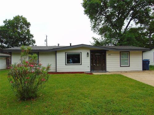 202 Wallace Dr, Garland, TX, 75041-1957 | Card Image