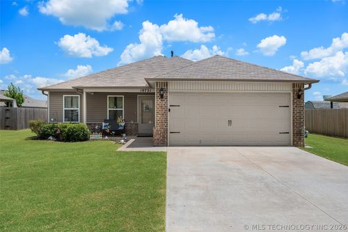 10721 N 100th East Ave, Owasso, OK, 74055-7845 | Card Image
