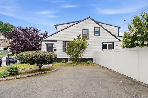 172 Crescent Pl, Yonkers, NY, 10704-1630 | Card Image