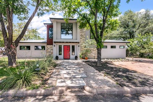 209 N Elk St, Fredericksburg, TX, 78624-4331 | Card Image