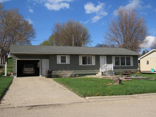 420 Carlton Ave, Chandler, MN, 56122-1025 | Card Image