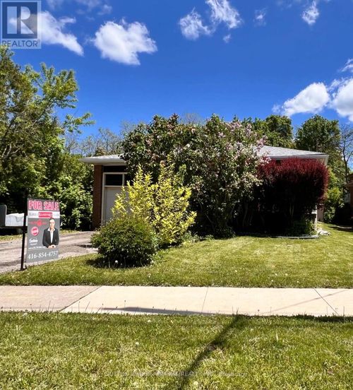 73 Hove St, North York, ON, M3H4Z2 | Card Image