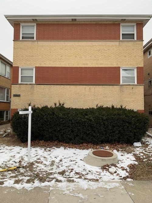 2310 S 17th Ave, Riverside, IL, 60546-1059 | Card Image