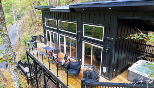 2338 Willow Ln, Sevierville, TN, 37862-8608 | Card Image