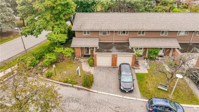 11 - 1270 Gainsborough Dr, Condo with 4 bedrooms, 3 bathrooms and 2 parking in Oakville ON | Image 3