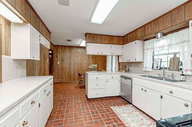5511 N River Rd, House other with 3 bedrooms, 2 bathrooms and 2 parking in Port Allen LA | Image 4