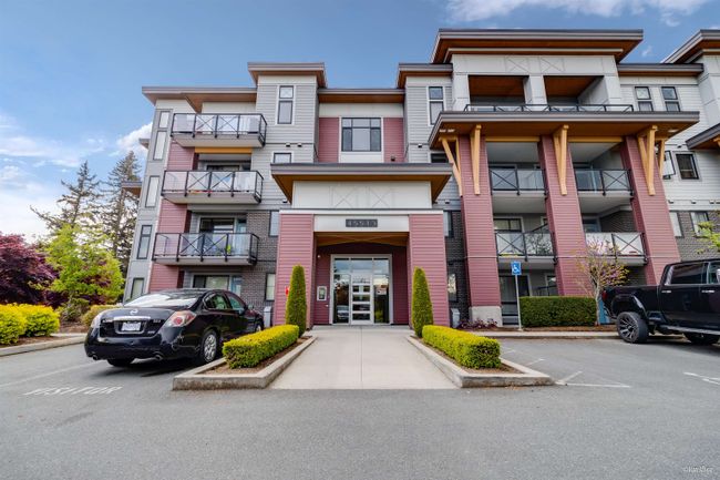 301 - 45513 Market Way, Condo with 1 bedrooms, 1 bathrooms and 1 parking in Chilliwack BC | Image 1