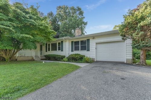 2 Glenway Dr, Flemington, NJ, 08822-1517 | Card Image