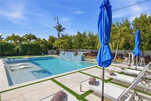 519 105th Ave, NAPLES, FL, 34108-1837 | Card Image