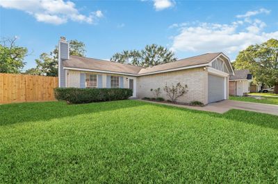 This traditional style home is nestled into a well established neighborhood along main commuter routes. | Image 2