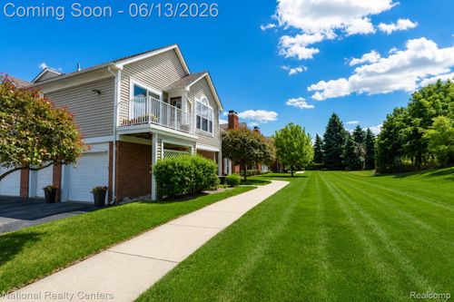 4033 Berkshire Dr, Sterling Heights, MI, 48314-1213 | Card Image
