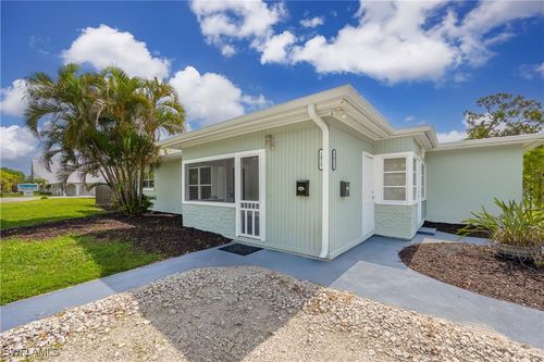 1011 10th Ave N, NAPLES, FL, 34102-5423 | Card Image