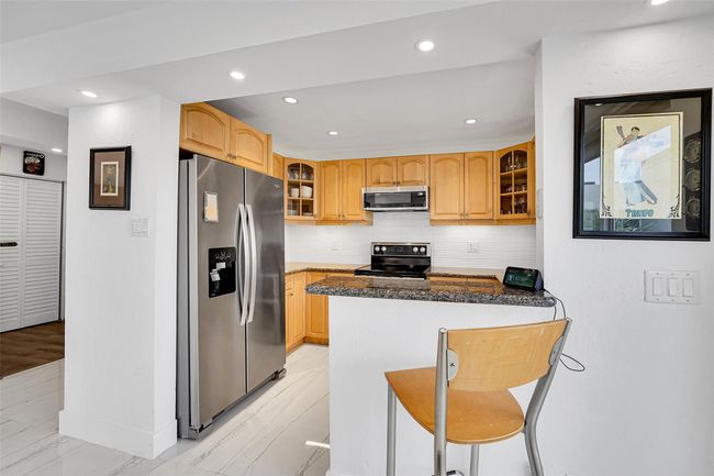 APT-401D - 2860 Ne 14 Th Street Cswy, Condo with 2 bedrooms, 2 bathrooms and null parking in Pompano Beach FL | Image 17