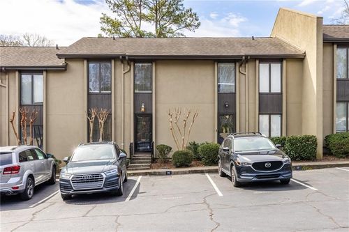 15 Ivy Sq Ne, Atlanta, GA, 30342-4218 | Card Image