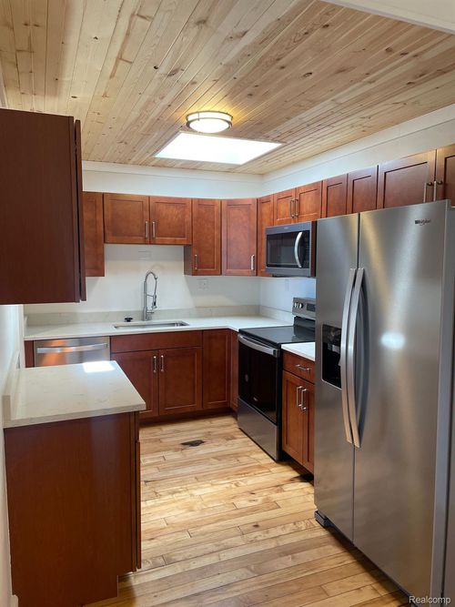 apt-4-1363 E Fisher Fwy, Detroit, MI, 48207-2615 | Card Image