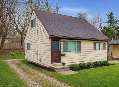 1300 Hazel St, Akron, OH, 44305-1622 | Card Image