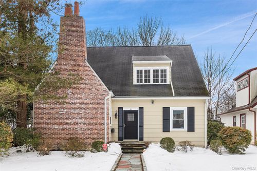 23 Garretson Rd, White Plains, NY, 10604-1804 | Card Image