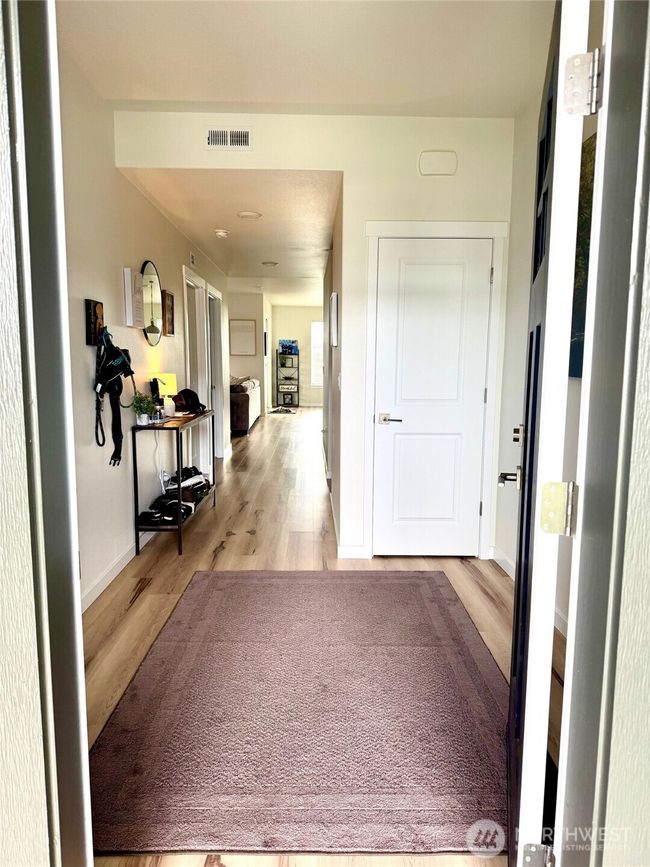 Entry Hallway | Image 4