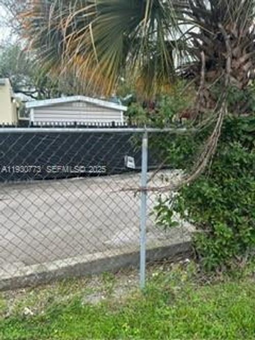 apt-2e-17051 Ne 23rd Ave, North Miami Beach, FL, 33160-3753 | Card Image