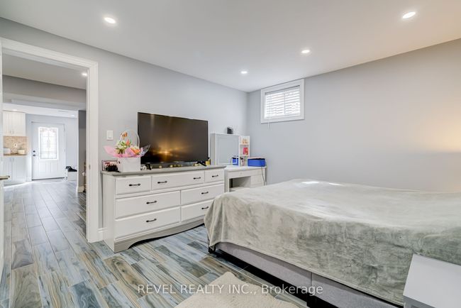 524 Fergo Ave, House attached with 4 bedrooms, 3 bathrooms and 2 parking in Mississauga ON | Image 37