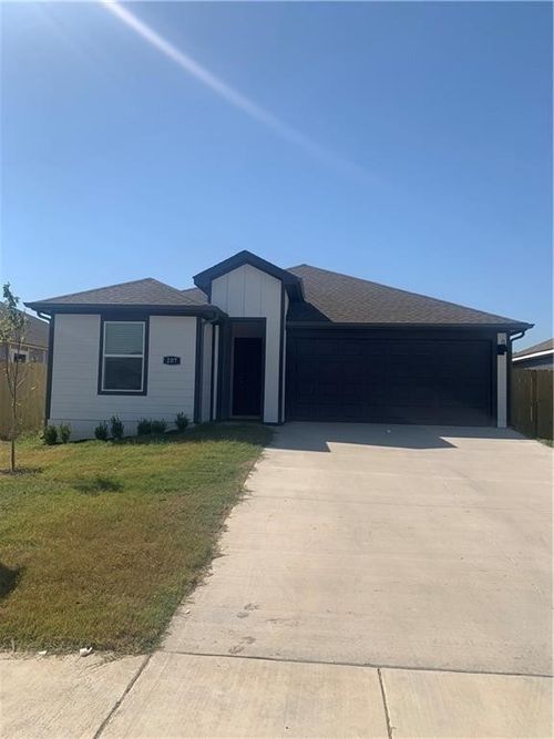 207 Bellflower St, Gentry, AR, 72734-6053 | Card Image