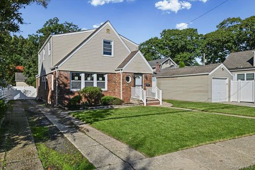 17 President Street, Hempstead, NY, 11563 | Card Image