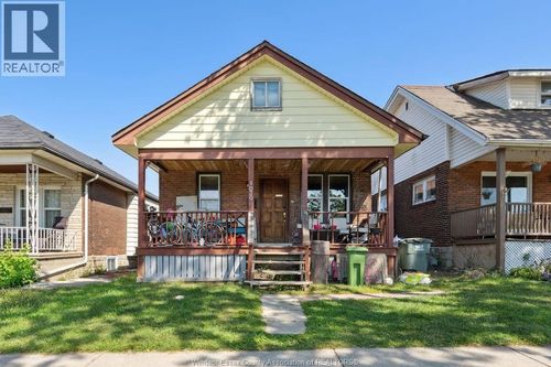 1030 Oak St, Windsor, ON, N9A5G4 | Card Image