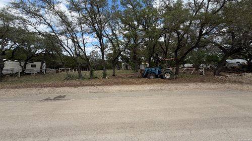 7513 Whartons Dock Rd, Bandera, TX, 78003-4466 | Card Image