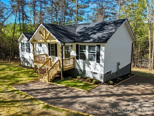 21 Woodchuck Ln, Marion, NC, 28752-1139 | Card Image