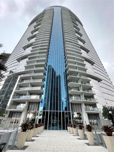 2301 - 851 Ne 1st Ave, Condo with 3 bedrooms, 4 bathrooms and null parking in Miami FL | Image 1