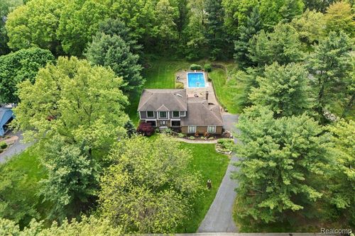 6588 White Pines Dr, Brighton, MI, 48116-9170 | Card Image