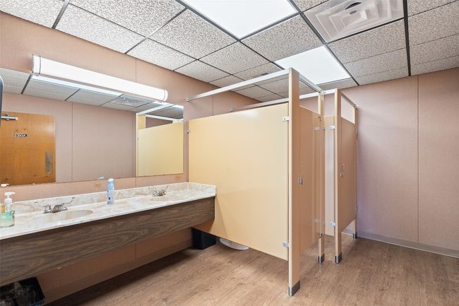 Full bath with double vanity | Image 30