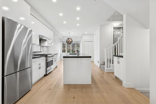 5961 Oak Street, Vancouver, BC, V6M2W1 | Card Image