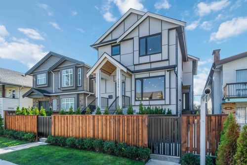 2-2658 Dundas St, Vancouver, BC, V5K1P9 | Card Image