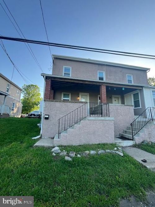 502 W Oak Ln, GLENOLDEN, PA, 19036-1228 | Card Image