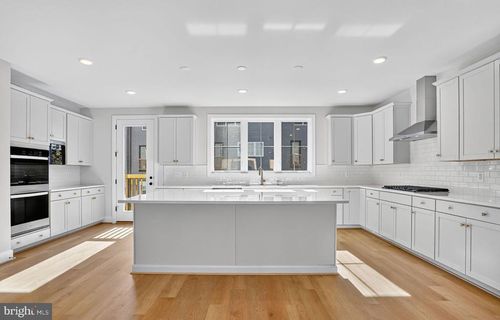 42135 Gilded Stone Ter, BRAMBLETON, VA, 20148-6520 | Card Image