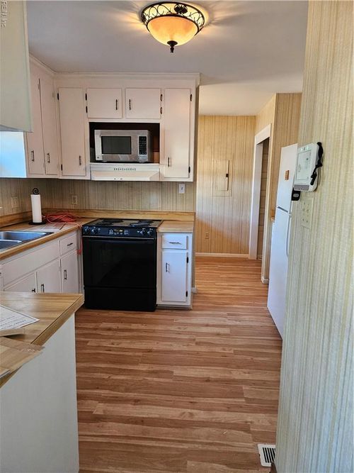 125 Winsome Haven Dr, Seaford, VA, 23696-2324 | Card Image