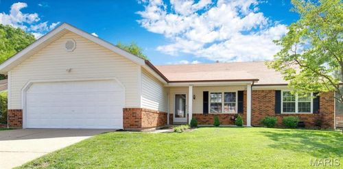818 Clintwoode Ct, Ballwin, MO, 63021-7525 | Card Image