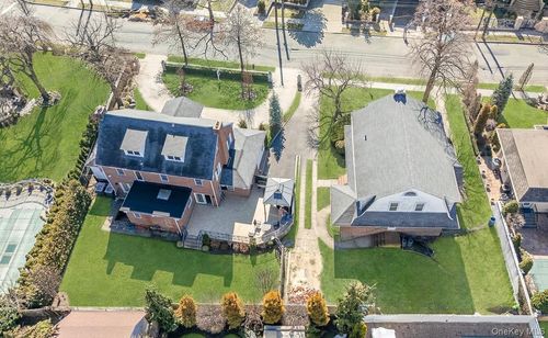 27 Center Dr, Malba, NY, 11357-1072 | Card Image