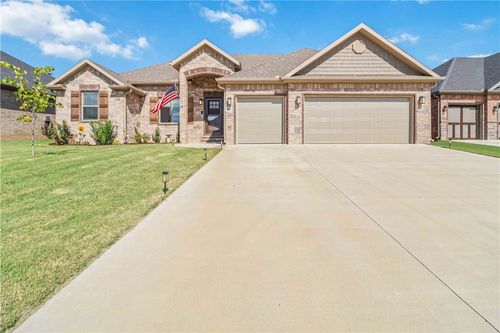 922 Pinnacle St, Prairie Grove, AR, 72753-6049 | Card Image