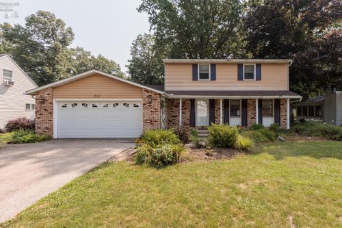 711 Arlington Dr, Vermilion, OH, 44089-2559 | Card Image