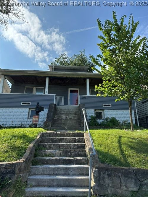 105 Hinton Ter, Charleston, WV, 25301-1010 | Card Image