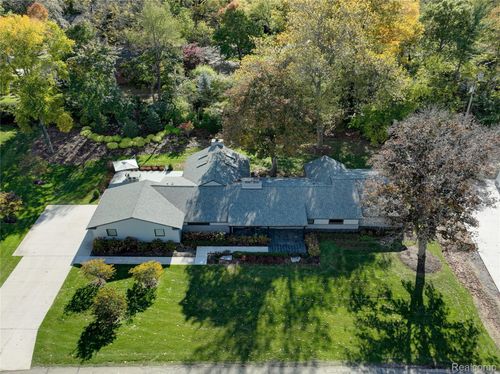 3885 Oakland Dr, Bloomfield Hills, MI, 48301-3251 | Card Image