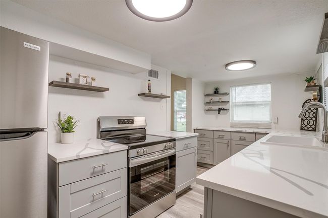 345 N Field St, House other with 2 bedrooms, 2 bathrooms and null parking in Burleson TX | Image 11