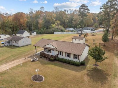 16154 E Byron Drive, House other with 3 bedrooms, 2 bathrooms and null parking in Smithfield VA | Image 3