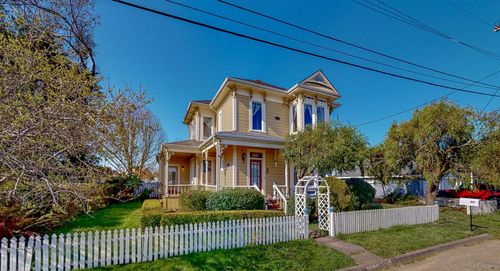 1337 Lincoln St, Ferndale, CA, 95536-9704 | Card Image