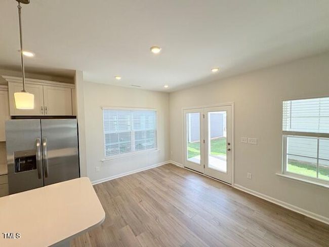 KF 427 Eat-in Kitchen | Image 9