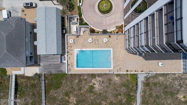 Aerial View of Pool and Roundabout | Image 10