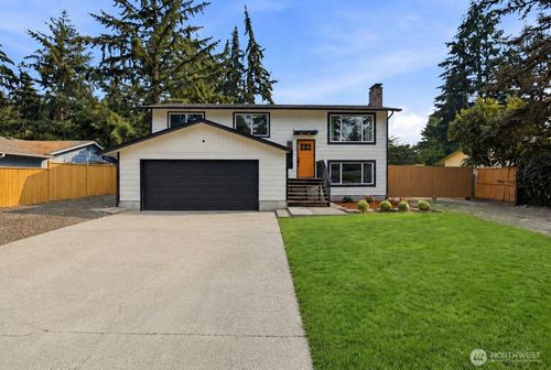 8829 Skokomish Way Ne, Olympia, WA, 98516-5950 | Card Image
