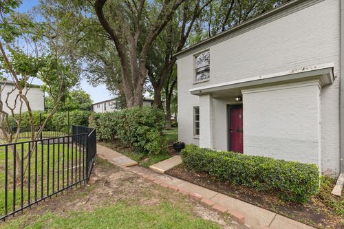 5033 N Hall St, Dallas, TX, 75235-8813 | Card Image